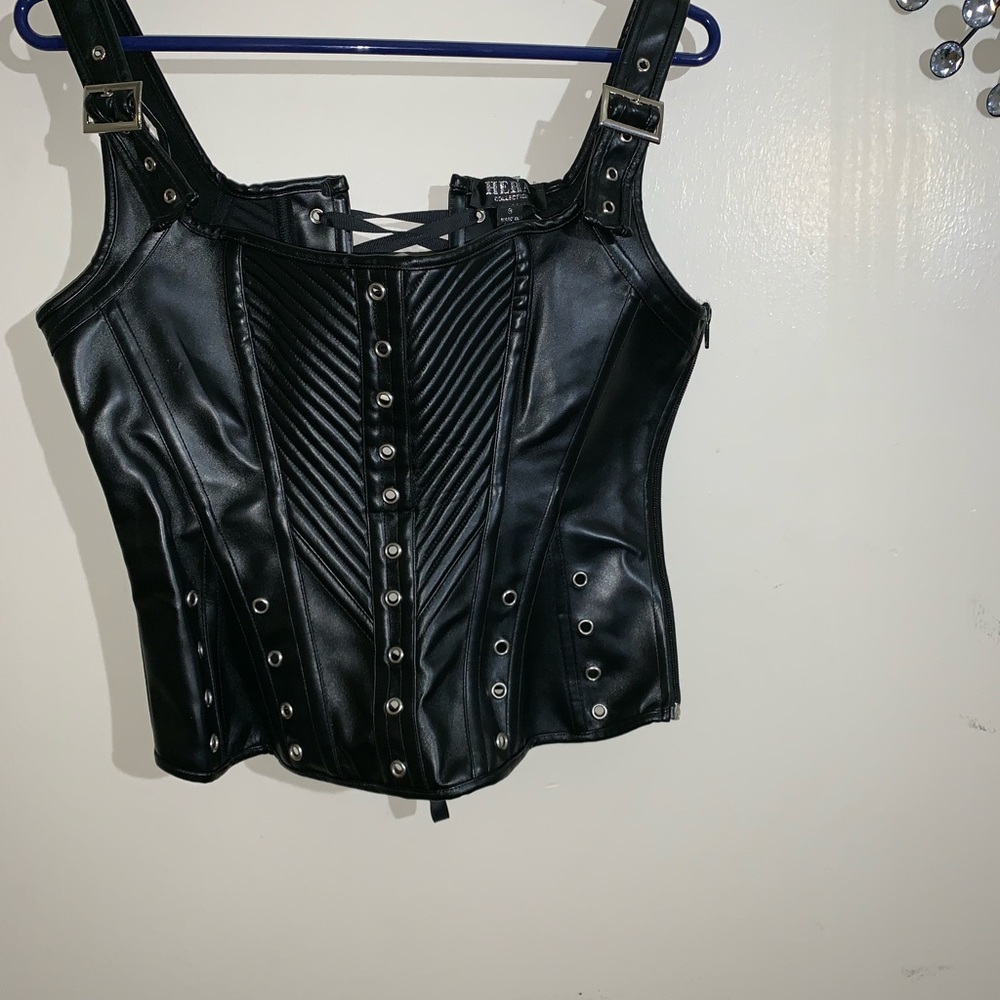 Pleather boos-tier